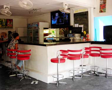 pacino's bar, sihanoukville, cambodia